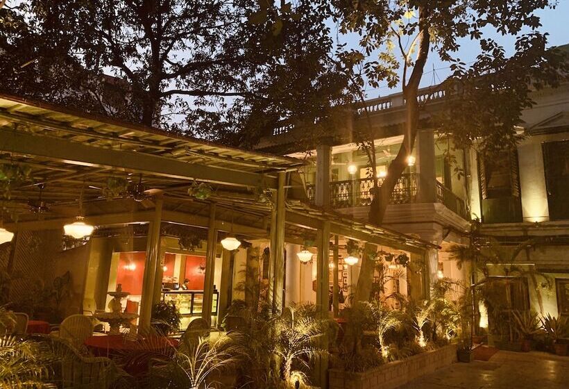 Отель The Elgin Fairlawn Kolkata