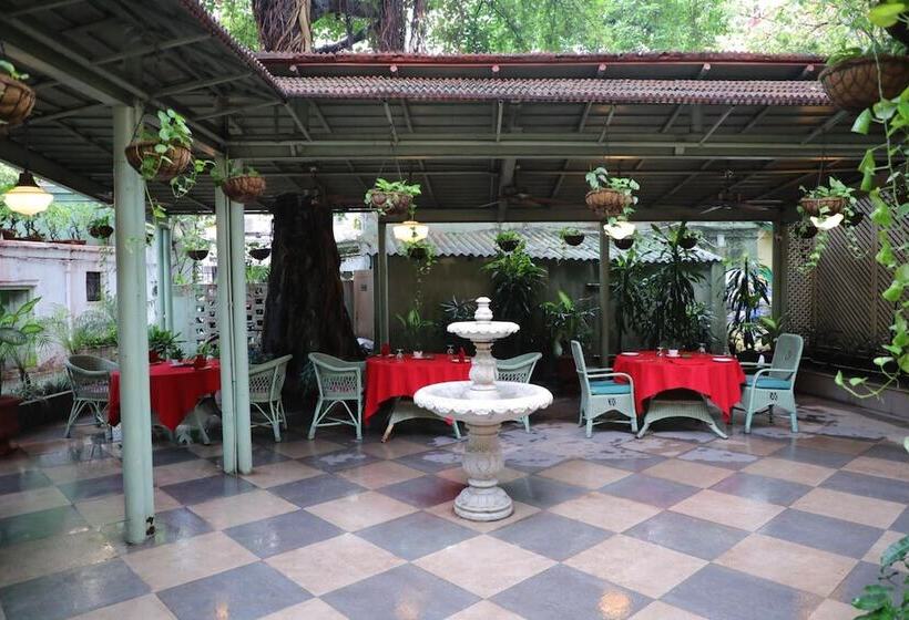 Отель The Elgin Fairlawn Kolkata