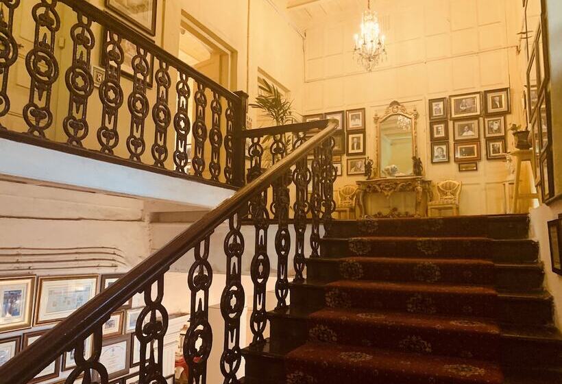 Отель The Elgin Fairlawn Kolkata