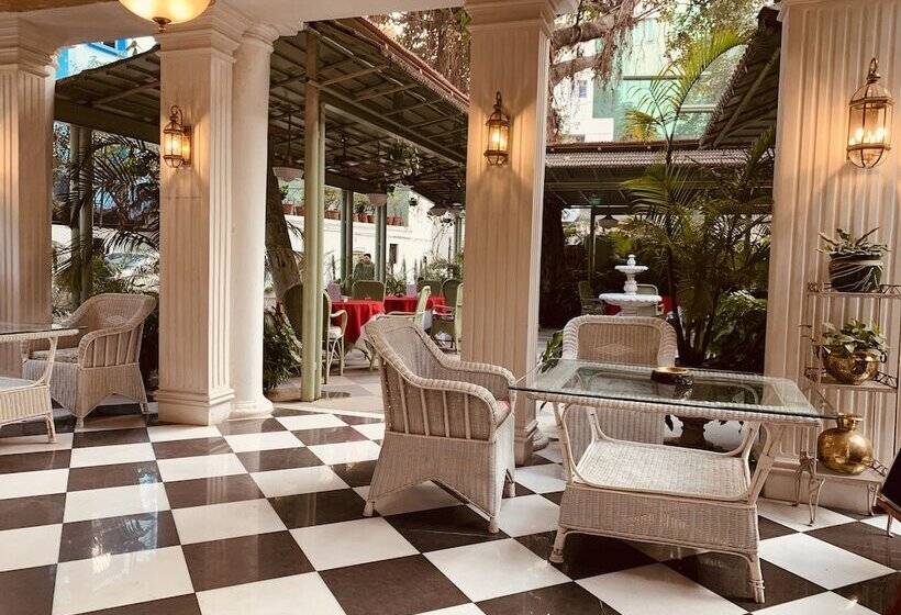 Отель The Elgin Fairlawn Kolkata