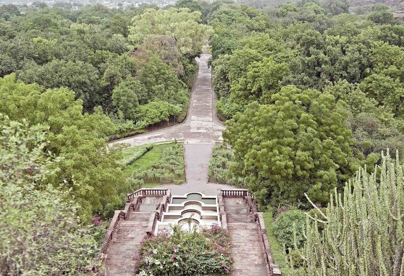 בית מלון כפרי Welcomheritage Bal Samand Lake Palace