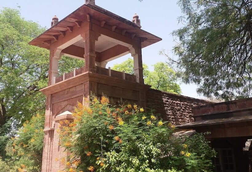 בית מלון כפרי Welcomheritage Bal Samand Lake Palace