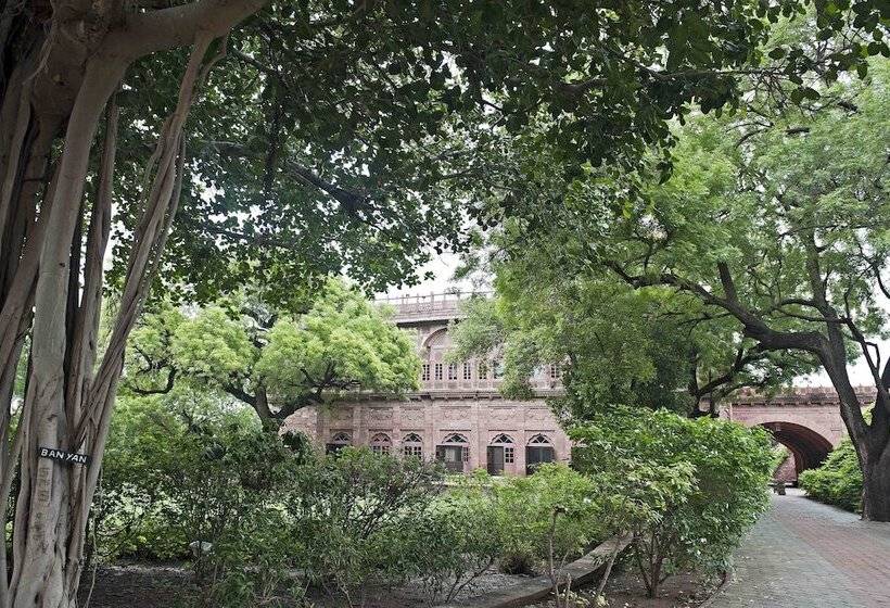 בית מלון כפרי Welcomheritage Bal Samand Lake Palace