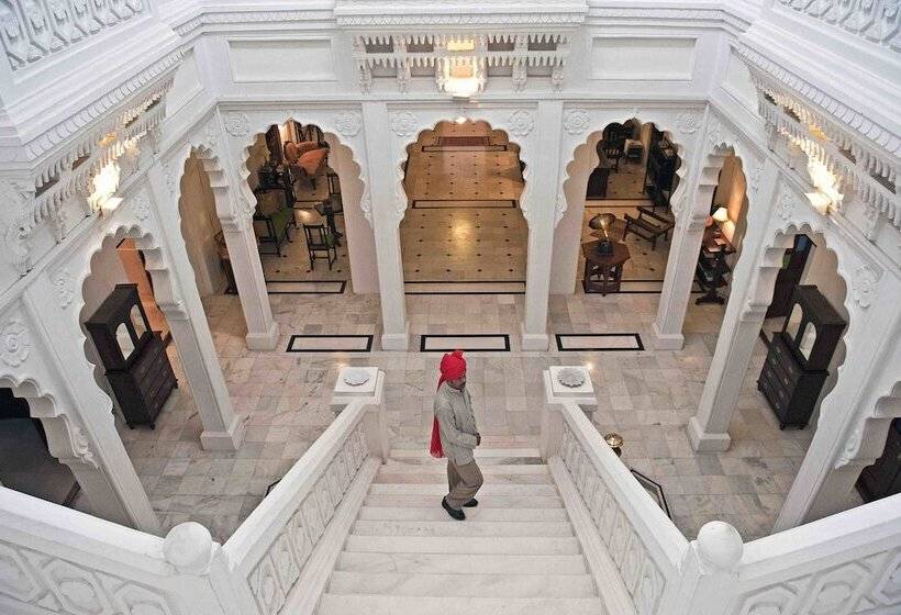 בית מלון כפרי Welcomheritage Bal Samand Lake Palace