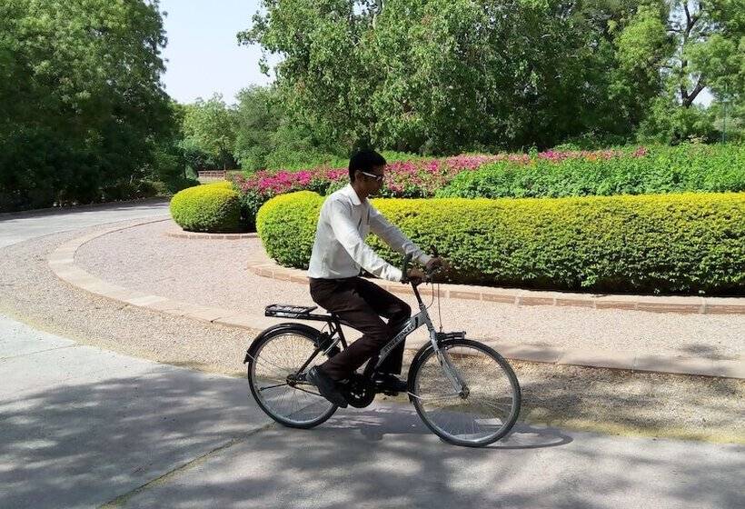 בית מלון כפרי Welcomheritage Bal Samand Lake Palace