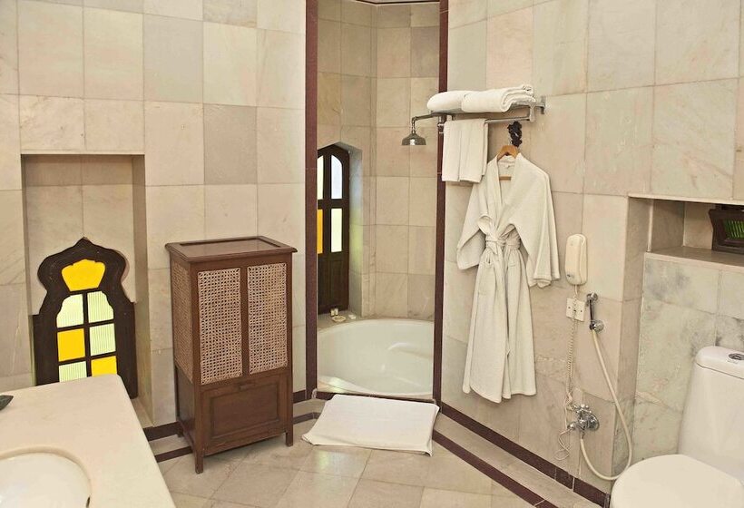 בית מלון כפרי Welcomheritage Bal Samand Lake Palace