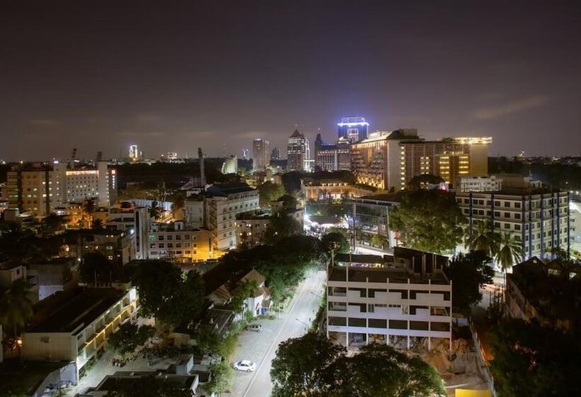 Отель Woodlands