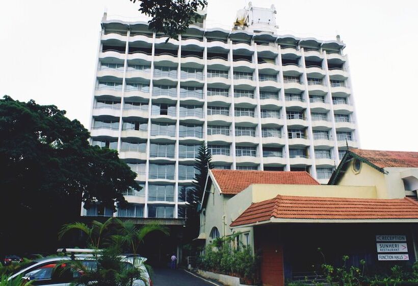 Отель Woodlands