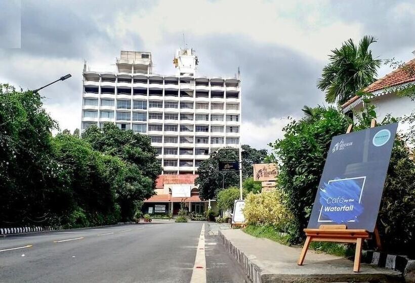 Отель Woodlands