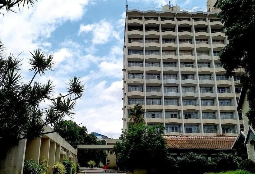 Отель Woodlands