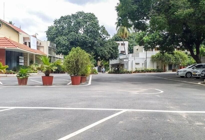 Отель Woodlands