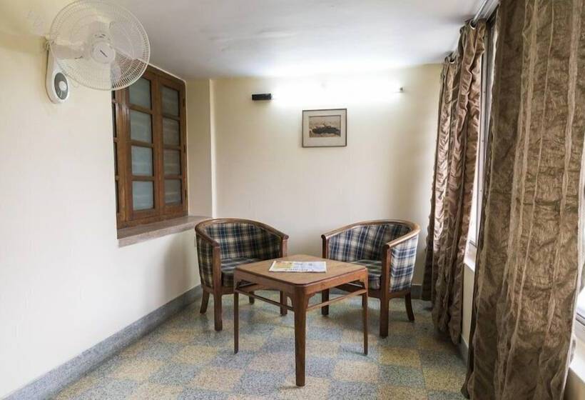 Отель Woodlands