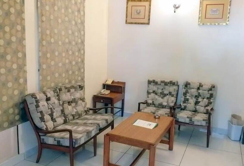 Отель Woodlands