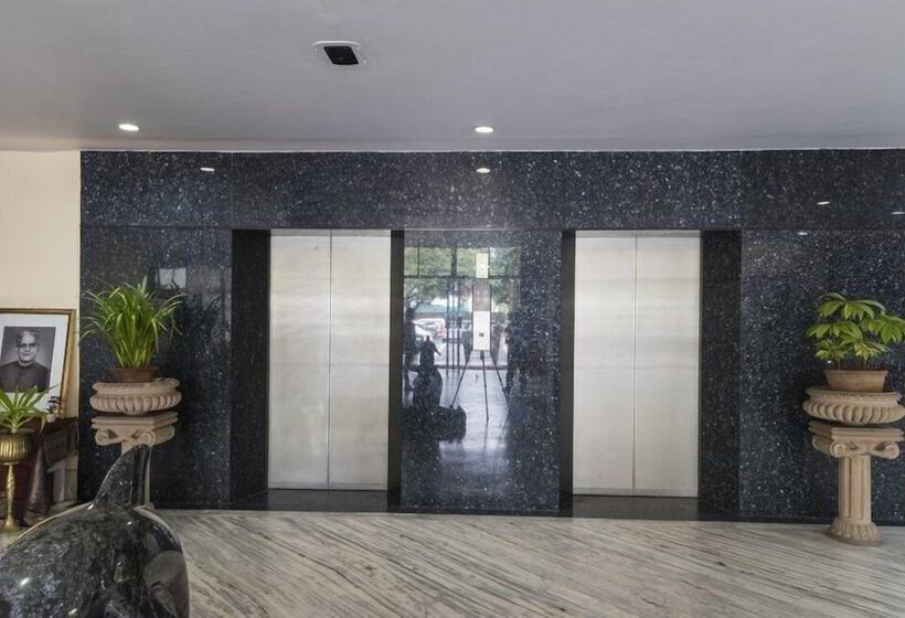 Отель Woodlands