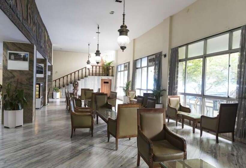 Отель Woodlands