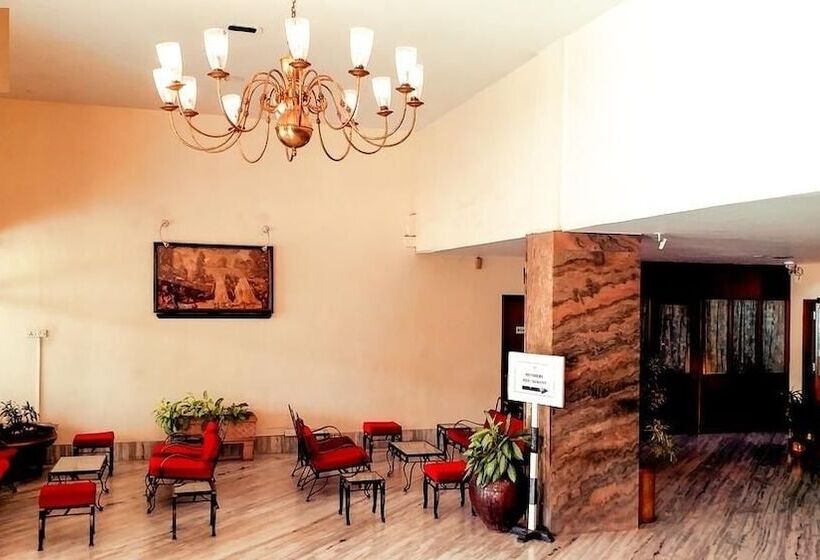 Отель Woodlands