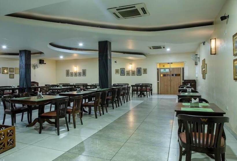 Отель Woodlands