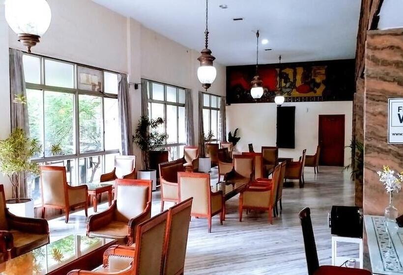 Отель Woodlands