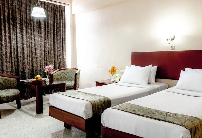 Отель Woodlands