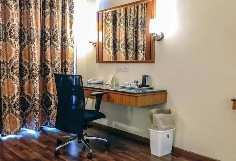 Отель Woodlands