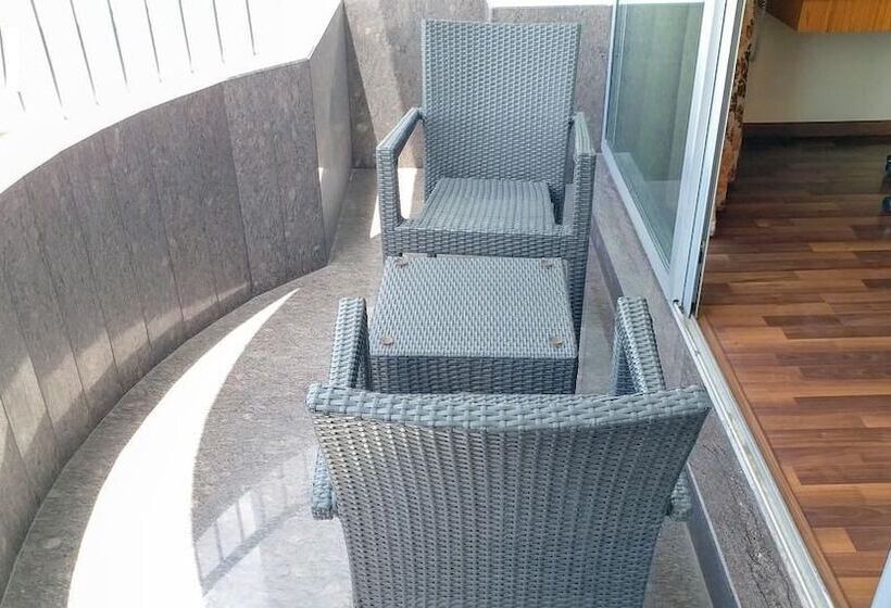 Отель Woodlands