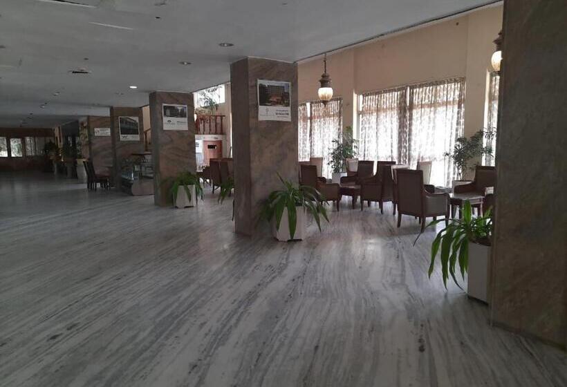 Отель Woodlands