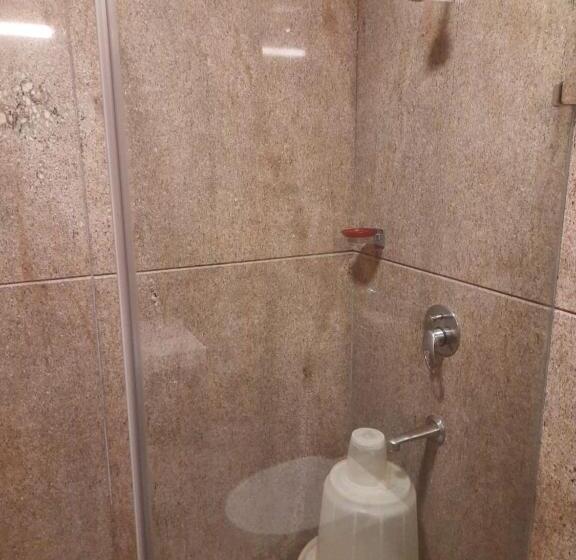 Отель Woodlands