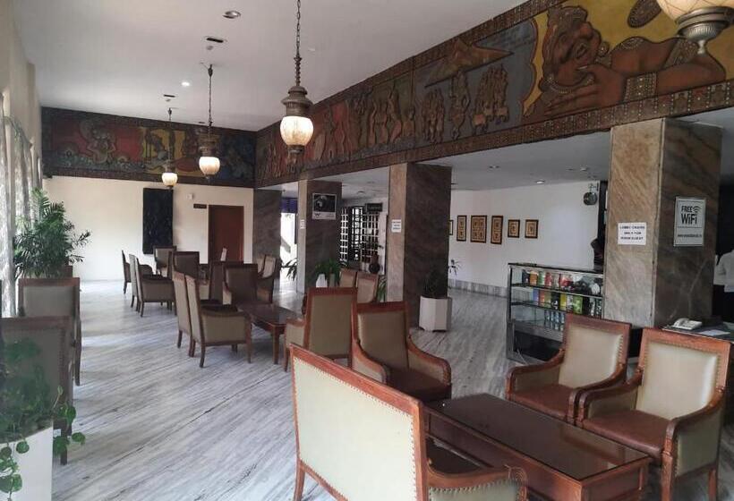 Отель Woodlands