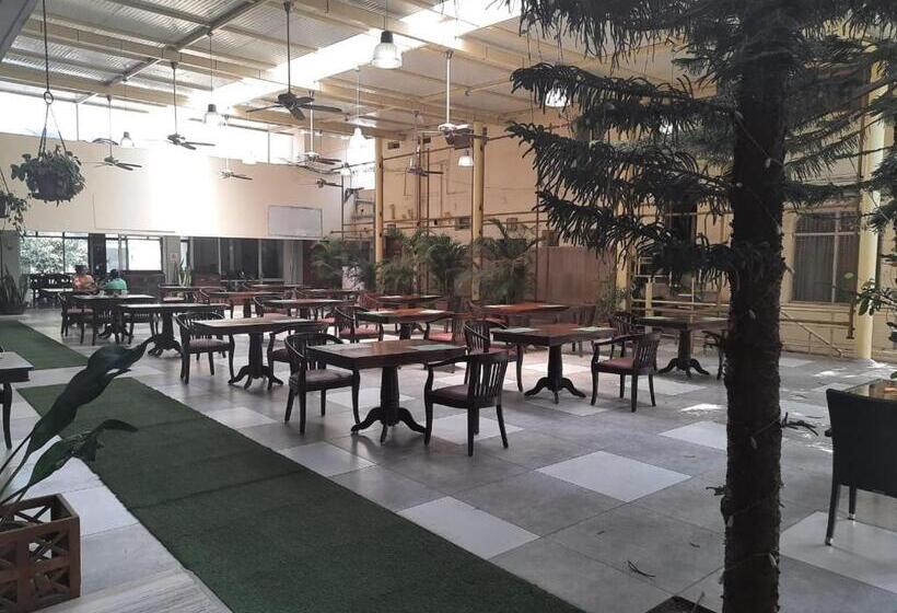 Отель Woodlands