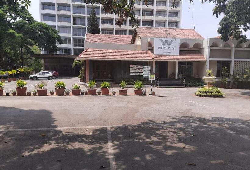 Отель Woodlands