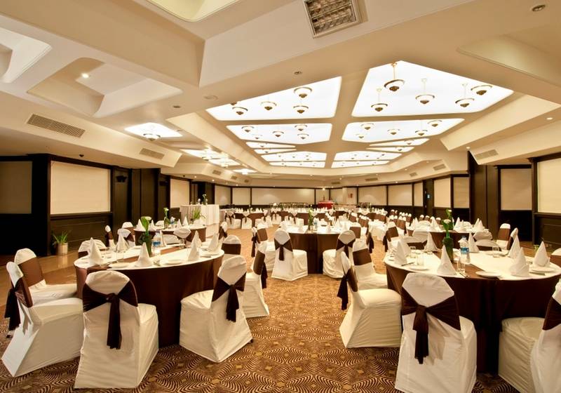 호텔 Howard Plaza The Fern, Agra