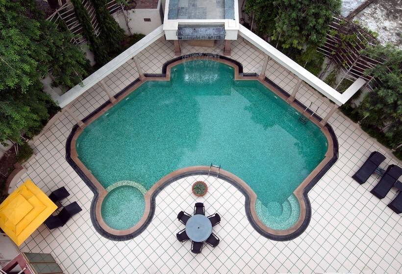 호텔 Howard Plaza The Fern, Agra