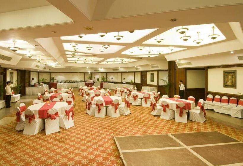 호텔 Howard Plaza The Fern, Agra