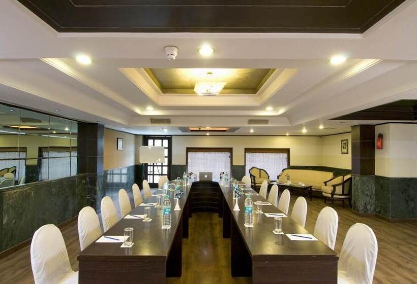 호텔 Howard Plaza The Fern, Agra