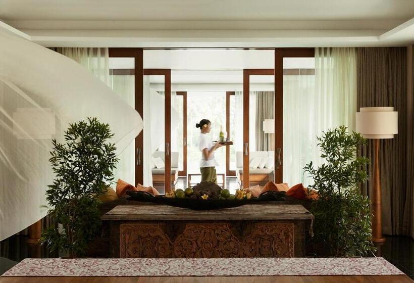 リゾートホテル Kamandalu Ubud