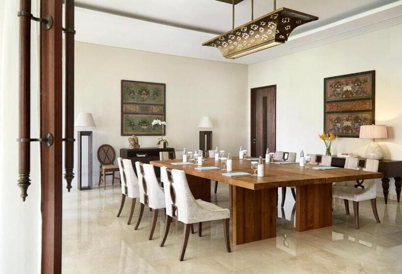 リゾートホテル Kamandalu Ubud