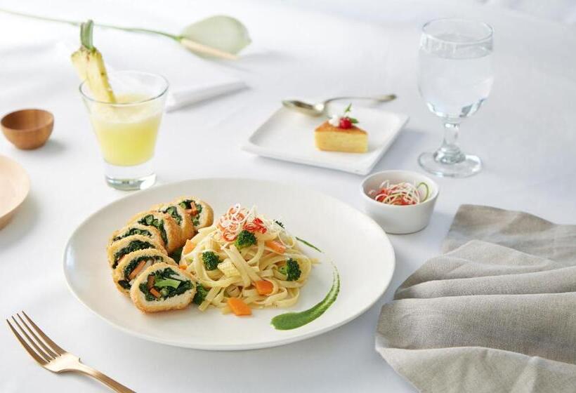 リゾートホテル Kamandalu Ubud