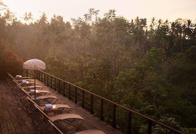 リゾートホテル Kamandalu Ubud