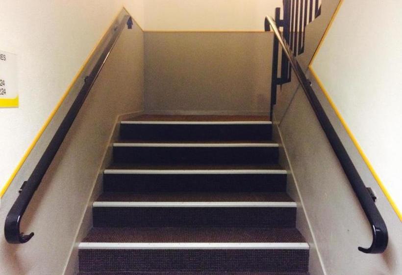 Fasthotel Montereau   Esmans