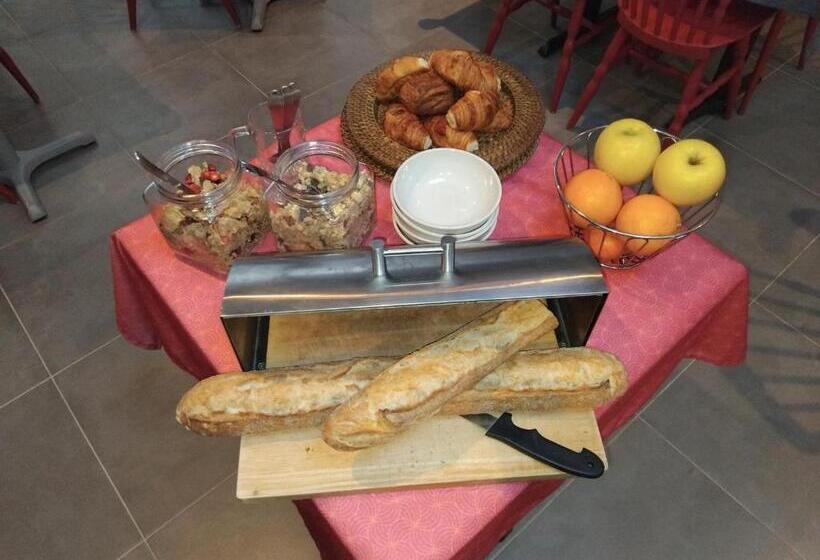 בית מלון כפרי Hôtel Les Thermes