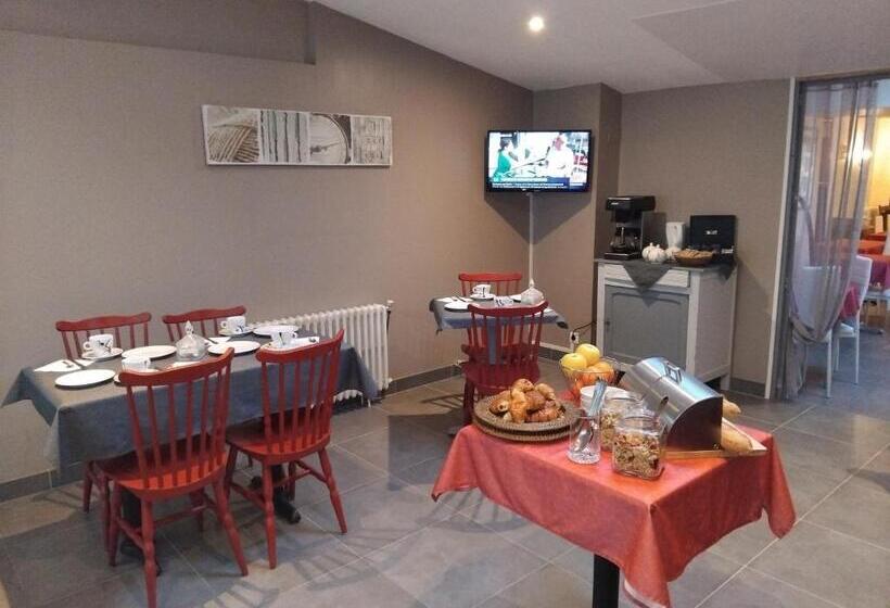 בית מלון כפרי Hôtel Les Thermes