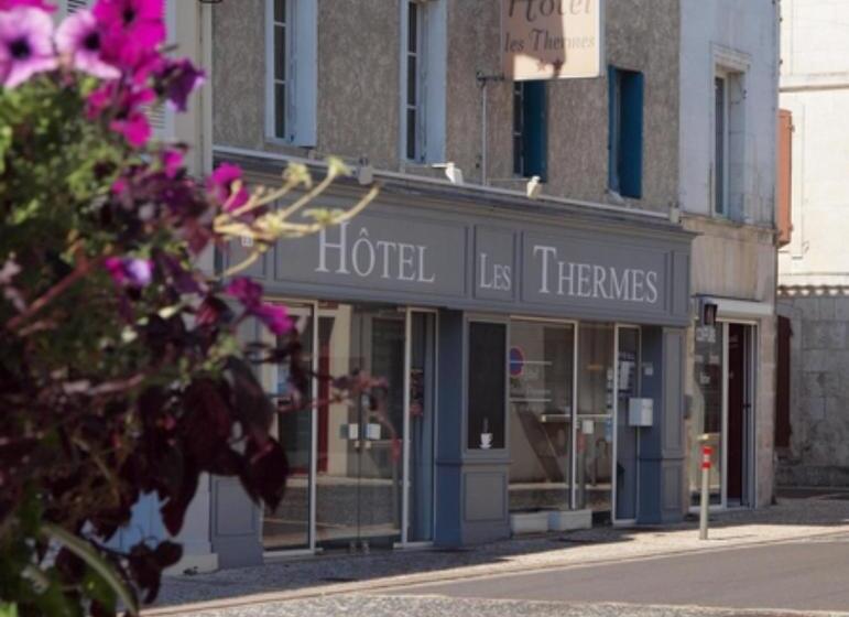 בית מלון כפרי Hôtel Les Thermes