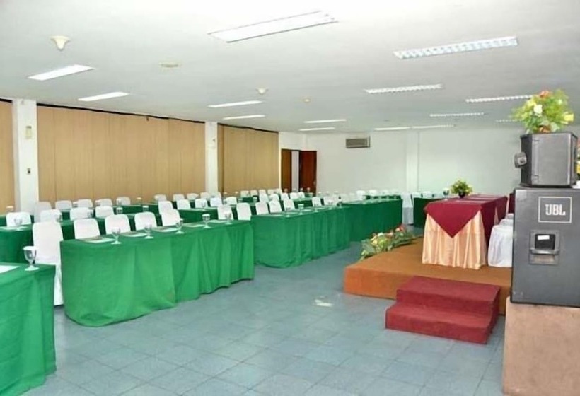 Отель Bahari Inn Tegal