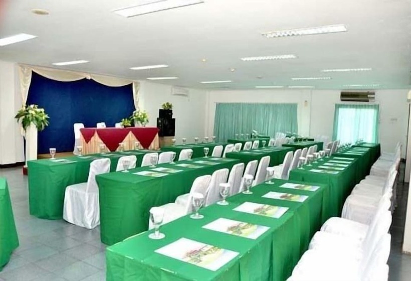 Отель Bahari Inn Tegal