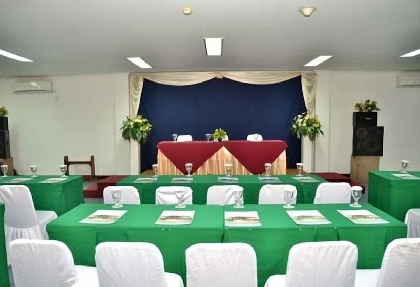 Отель Bahari Inn Tegal