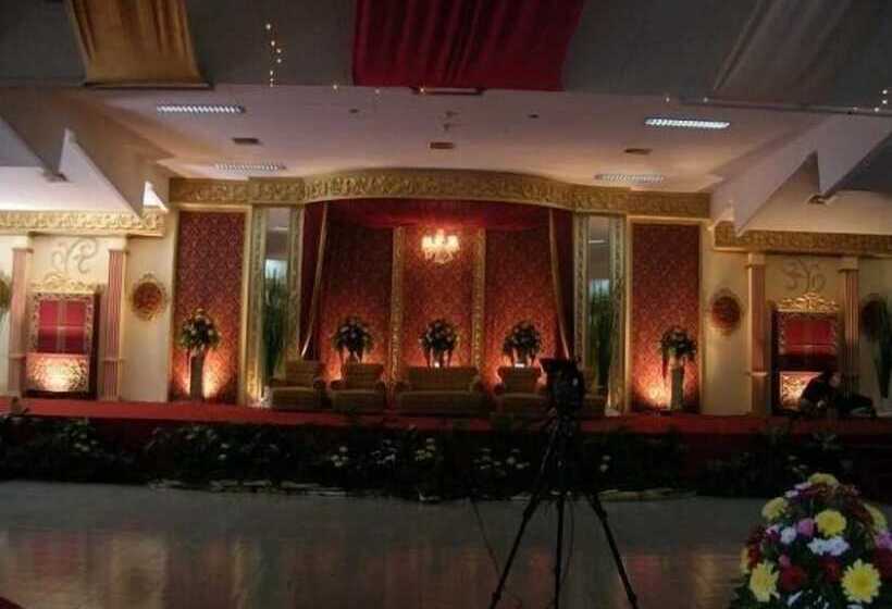 Отель Bahari Inn Tegal