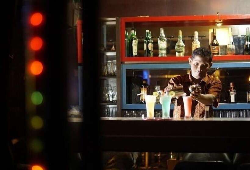 Отель Bahari Inn Tegal