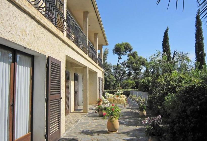 Отель Hôtel Cap Soleil