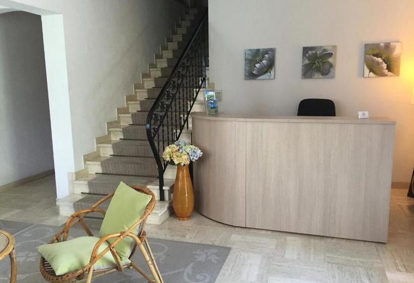 Отель Hôtel Cap Soleil