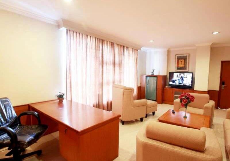 Отель Horison Plaza Tegal